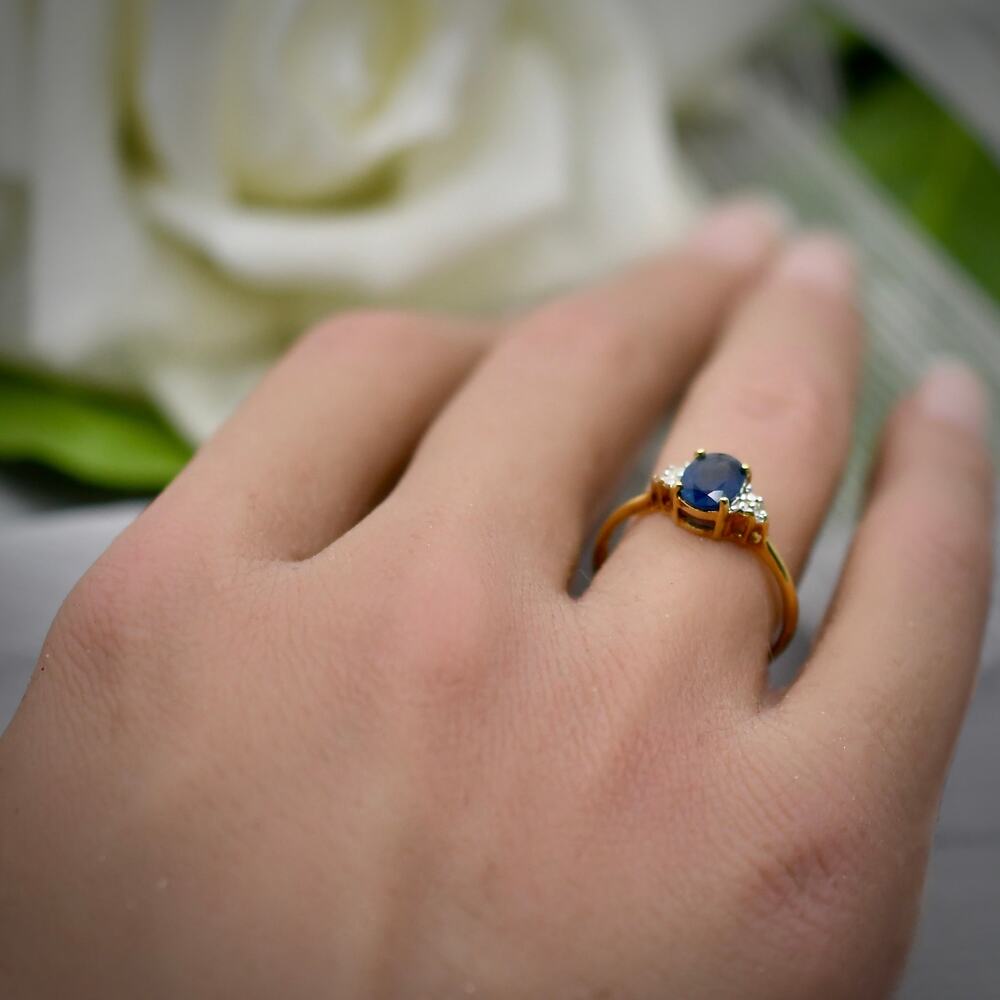 Vintage 10K Yellow Gold Oval Sapphire Diamond Accent Ring Size 6.5 Stamped CD